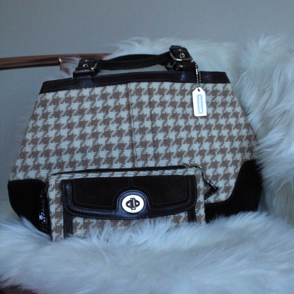 Coach - Picture 3 of 6